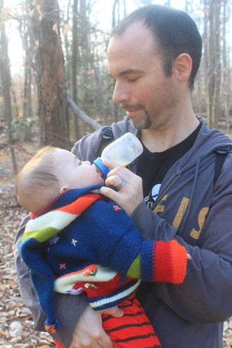 Mason Neck State Park - Kane's Creek Trail - Daddy Gives Sagan a Snack