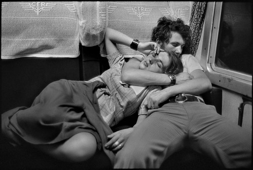 R_Henri Cartier-Bresson_In a train_© Cartier-Bresson Magnum Photos Contrasto by Comune Reggio Emilia