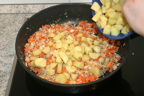 24 - Kartoffeln addieren / Add potatoes