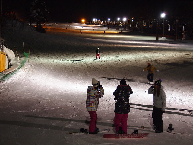 在八九號纜車旁的滑道Night Ski