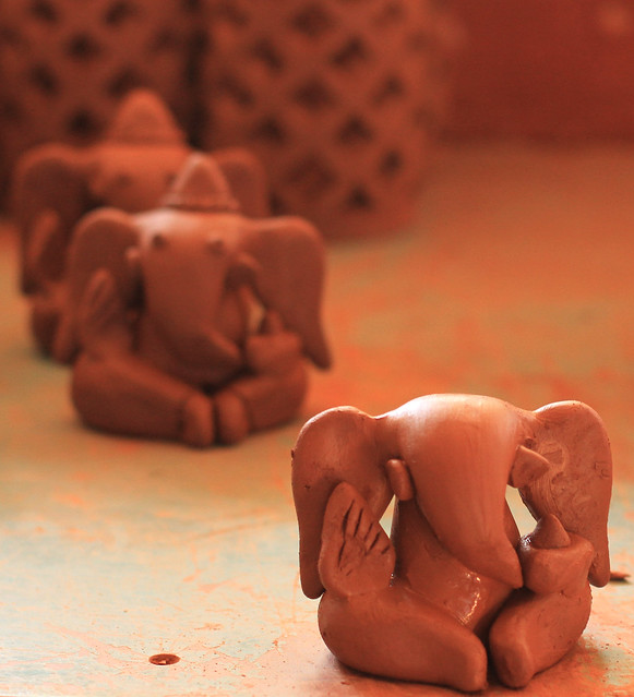 Production line, clay Ganesh statues
