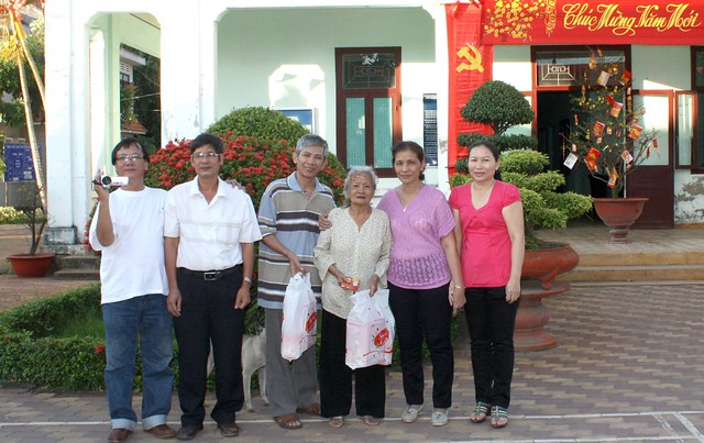 Chúc Tết cô Ba Thọ tại TT dưỡng lão TPHCM nhân dịp Xuân Nhâm thìn 2012
