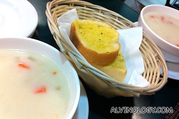 Mushroom soup and garlic bread