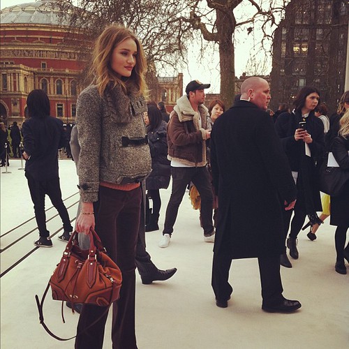 burberry_before_live_show_rosie_huntington