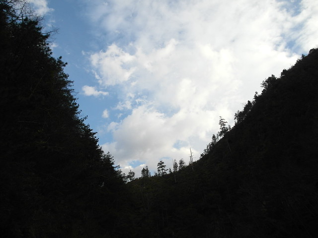 抵達時是個好天氣，可以清楚看到山稜與藍天白雲