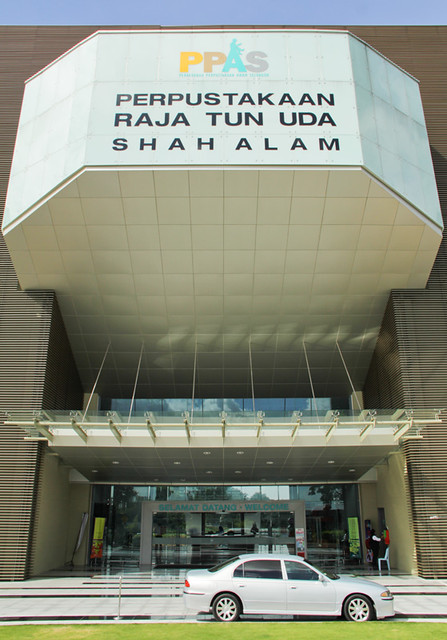 Raja Tun Uda Library, Shah Alam  The Elegan Rider