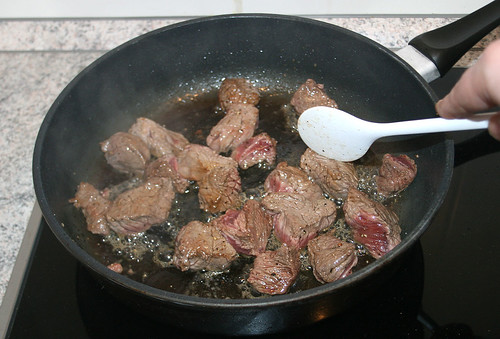 17 - Rindfleisch anbraten und würzen / Fry & taste beef