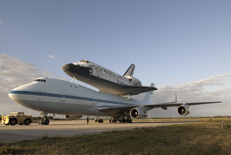 Discovery Mated To Shuttle Carrier Aircraft (KSC-2012-2292)