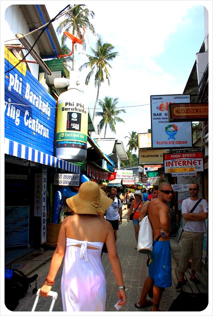 koh phi phi tourist street