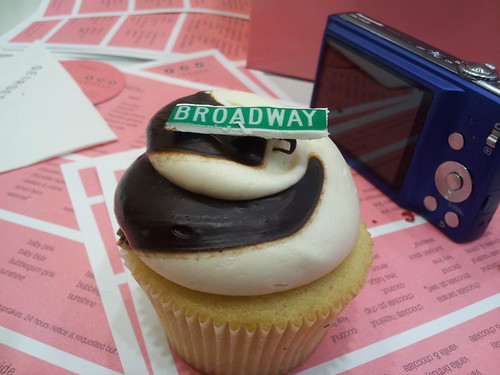 Broadway Black and White Cupcakes