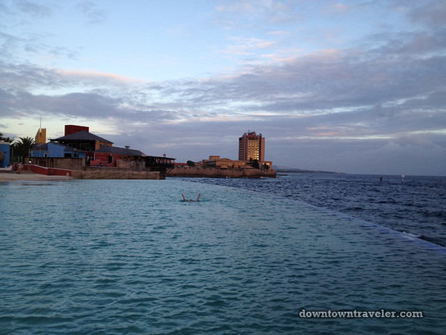 Renaissance Curacao Hotel_Infinity Beach swimming