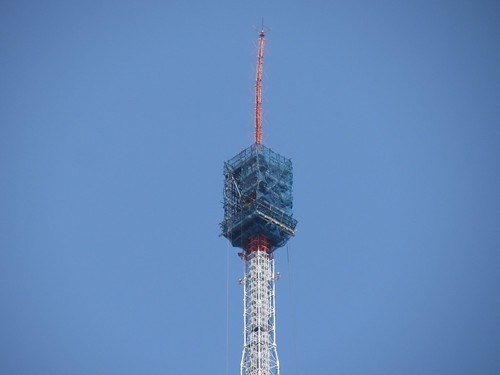アンテナ修理中の東京タワー Tokyo Tower
