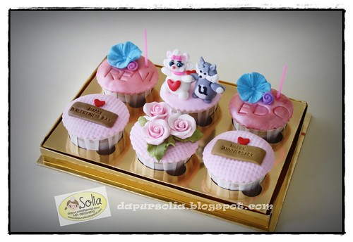 Valentine's Day Cupcakes - Reni & Edo