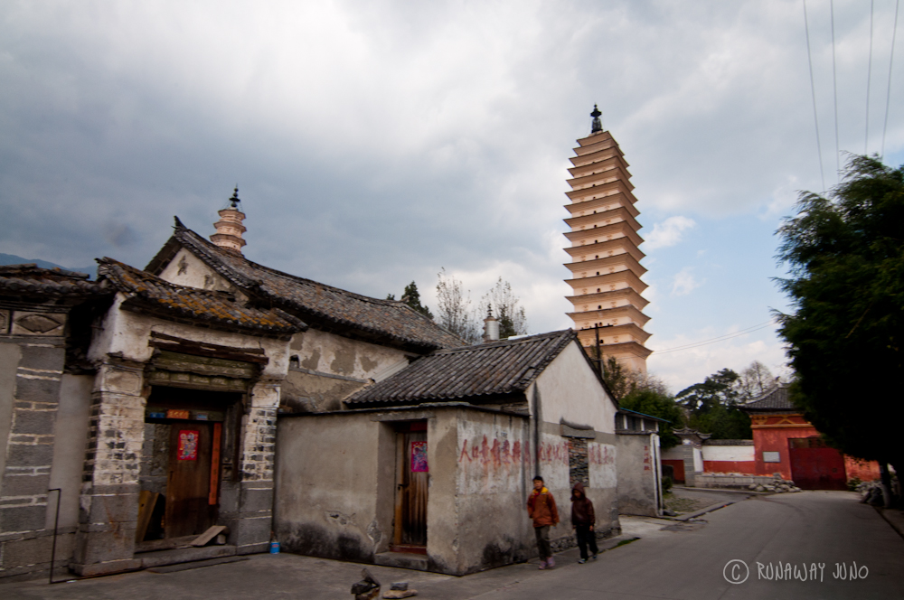 Three pagodas on the side