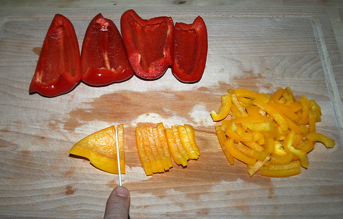 15 - Paprika in Streifen schneiden / Cut paprika in stripes