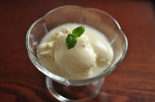 Homemade yogurt -- Milk 1 : Soymilk 4