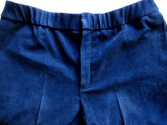 Hidden elastic waistband shows when at rest