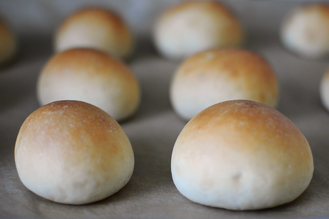 dinner-rolls-baked
