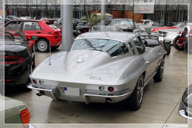 1964 1967 Chevrolet Corvette C2 Sting Ray Coup 03 