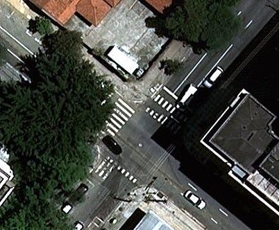 Rua Maria Figueiredo com a Alameda Santos - uma faixa a menos e duas desaparecendo