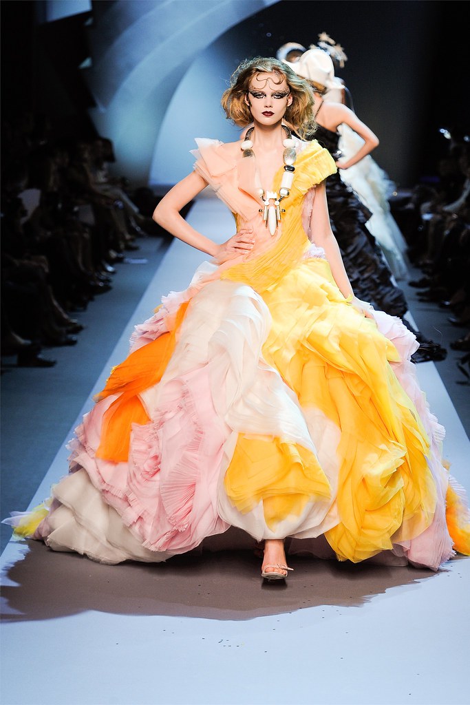 Dior by Bill Gaytten — Fall/Winter 2011 Haute Couture