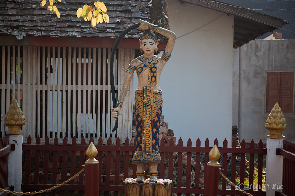 Statue of a woman in Wat Visounnarath