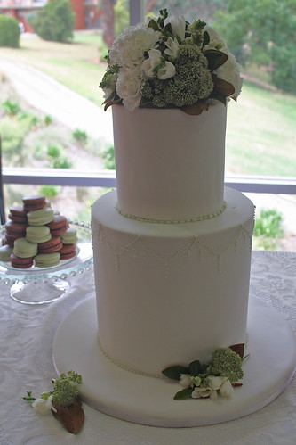 Country wedding by Louisa Morris Cakes