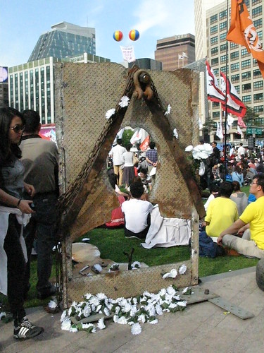 201200501_노동절 서울시청광장에 설치된 조형물