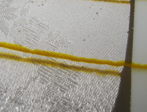 「ストリングス」イエローのストリンガは毛糸のように凸凹しています by Poran111