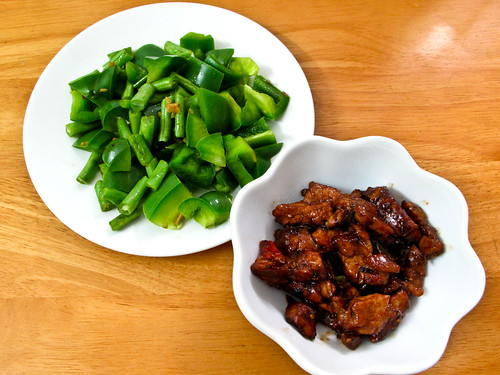 IMG_2145 Dinner : stir fried black pepper pork slices , french beans and green capsicum