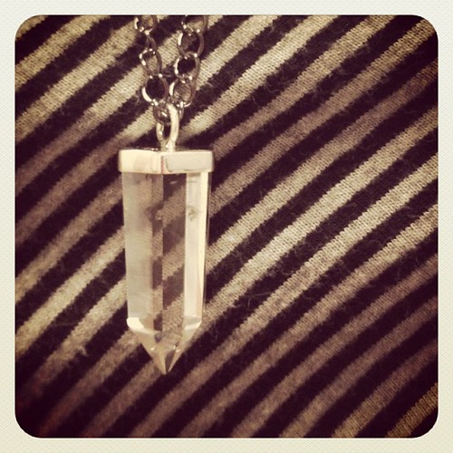 Wearing my @fashionology_nl quartz necklace!