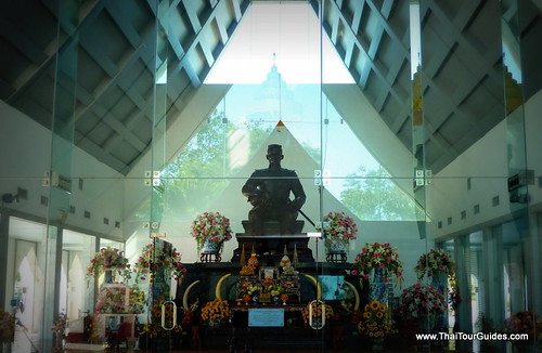 Statue of King Naresuan at Wat Yai Chai Mongkhon