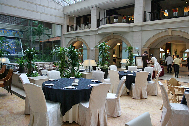 Dining options at the Grand Park City Hall include buffets, Chinese and a bar