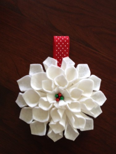 May ornament: White Dahlia