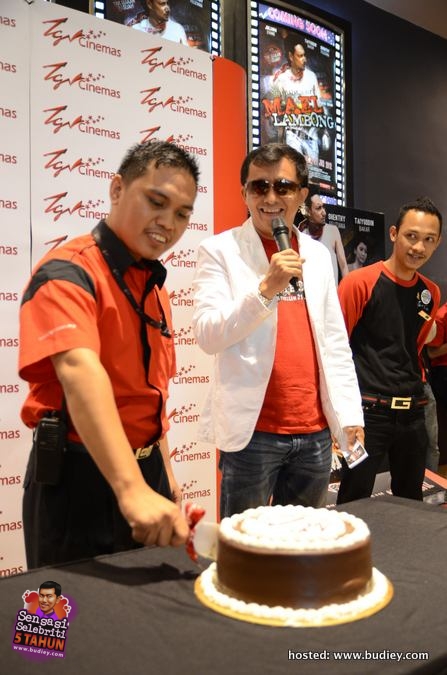 Ahmad Idham Celebrating with TGV Mesra Mall 2nd Anniversary