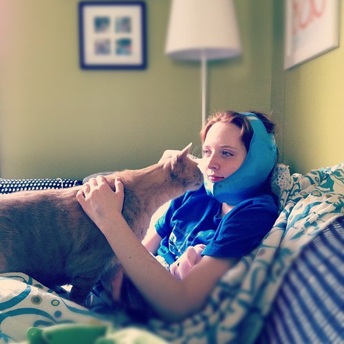 Max is very concerned about Olivia #wisdomteeth #firsts #teens #unschooling #cats