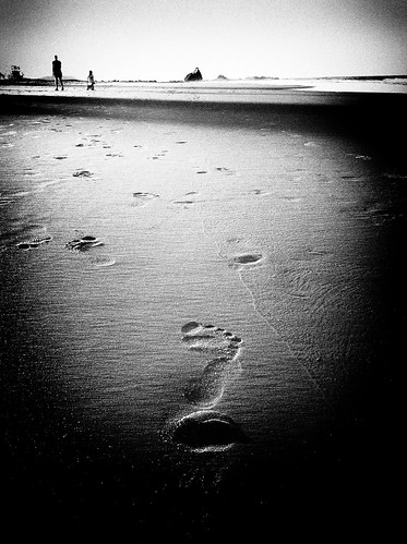 footsteps along the beach by starfishmoments