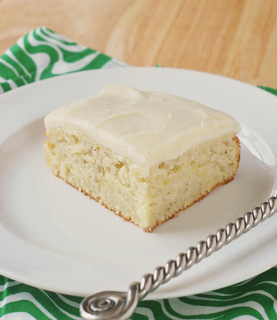 Banana Cake with Vanilla Bean Frosting - light and tender banana cake with a delicious vanilla bean frosting! The perfect afternoon snack! 