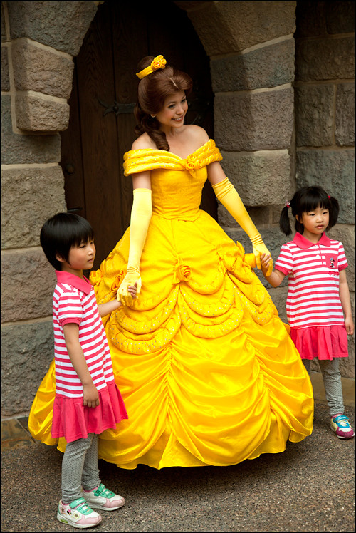belle-with-children