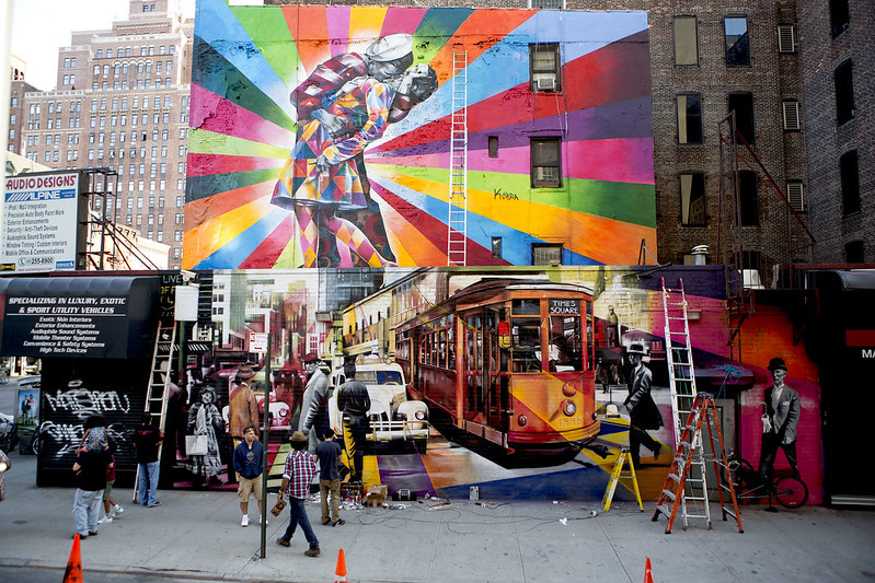 Massive Mural by Kobra Recreates Iconic Times Square 'Kiss' Photo