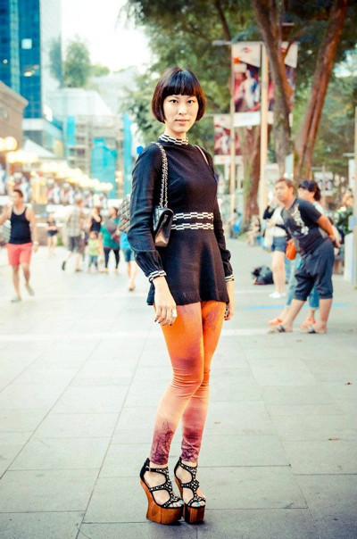 Spotted during Asian Fashion Exchange Week! Fash-Eccentric! blogger X-wen striking a pose for a photographer on Orchard Road. She is totally rocking this look with a 1960s top from Granny's Day Out! Looking hot, babe!! 