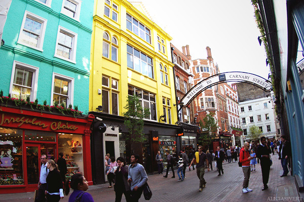 aliciasivert, alicia sivertsson, london, england, Carnaby street, town, city, house, building, byggnad, stad, hus