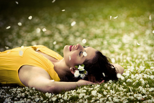 無料写真素材|人物|女性|女性横たわる・寝転ぶ|人物花・植物|イギリス人