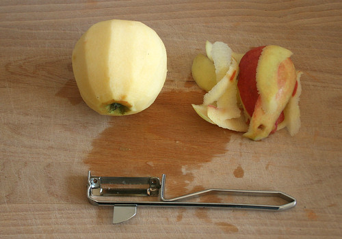 11 - Apfel schälen / Peel apple