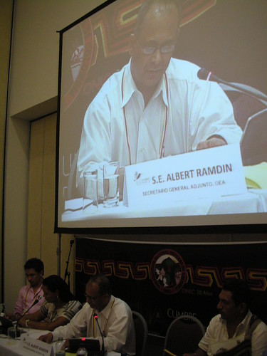 Albert Ramdin, Secretario General Adjunto da el cierre oficial al IV Foro Indígena que se desarrollo en la VI Cumbre de las Américas