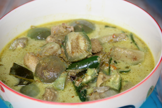 Geang Keow Wan Gai (Green Curry Chicken) แกงเขียวหวานไก่