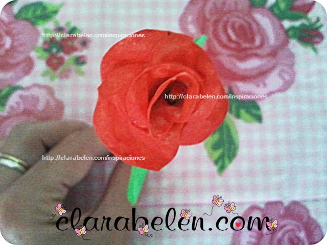 Rosa hecha con cinta adhesiva de pintor