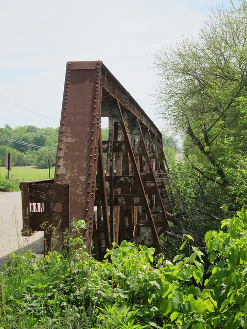 Pony truss bridge