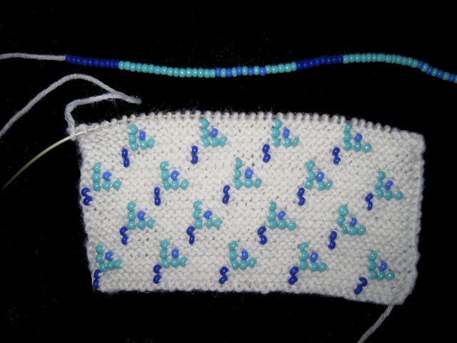 flash knitting cuff with beads