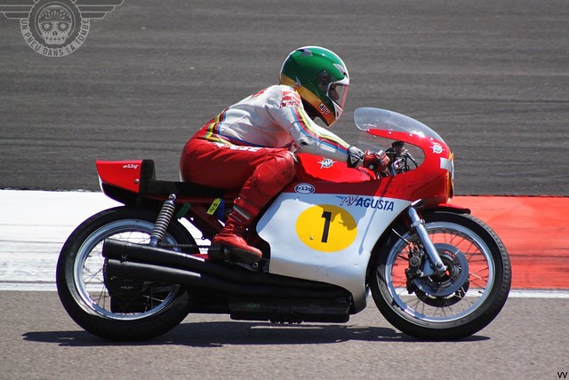 Giacomo Agostini, pilotant une MV Agusta 350/3.